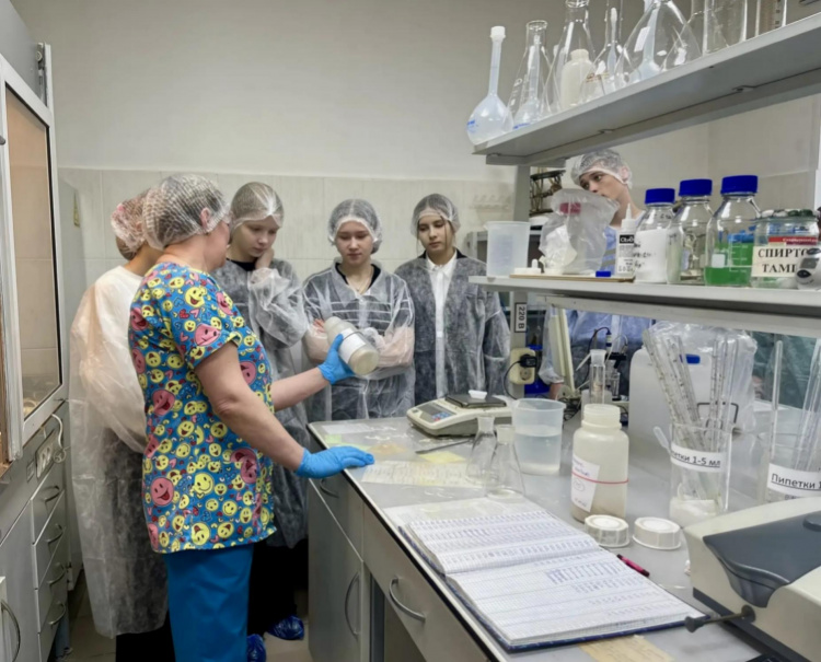 На «ПРОДО Птицефабрика Калужская» прошел День открытых дверей для учащихся агротехнологического класса