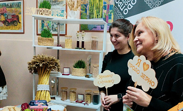 «ПРОДО Зерно» и «Омский бекон» представили свою продукцию на районной отраслевой выставке 